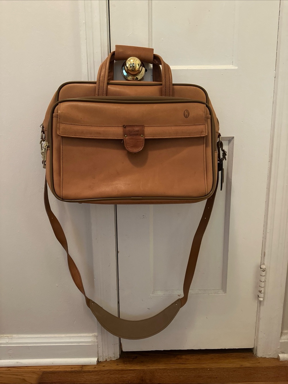 Hartmann Classic Tan Leather Messenger Bag for Men